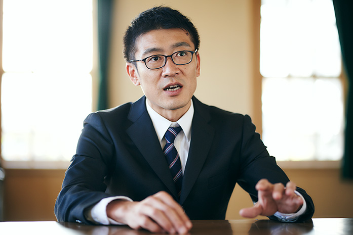 日本サーモンファーム株式会社 代表取締役社長 鈴木 宏介